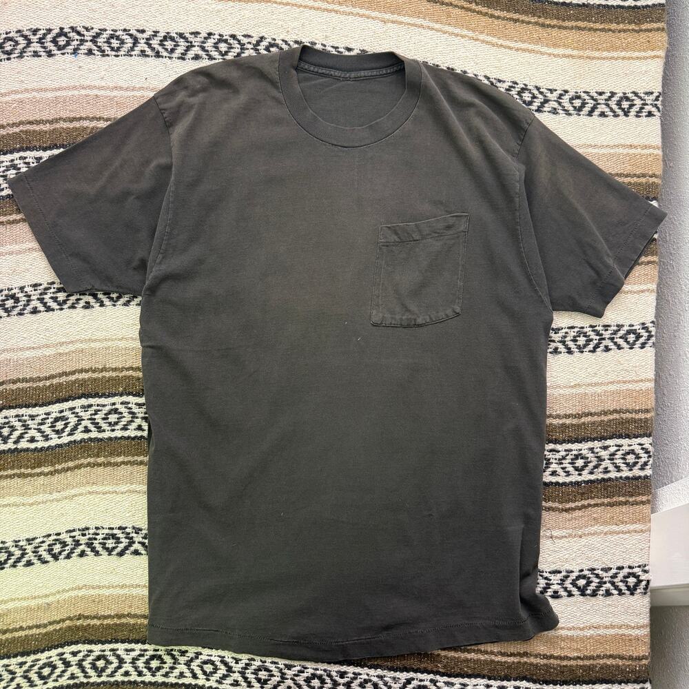 Men's Vintage 90's Faded Black Blank Distressed Pocket Tee Shirt Sz XL VTG Retro